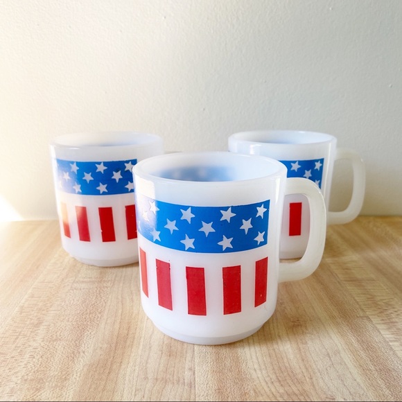 Vintage Other - Vintage Milk Glass American Flag Coffee Mug Set